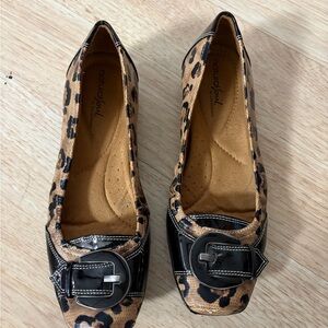 Natural Soul Leopard Print Flats 8 Women with Black Buckle